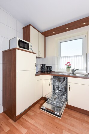 Køleskab, mikrobølgeovn, ovn, opvaskemaskine