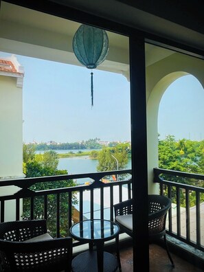 Premium bedding, pillow-top beds, minibar, in-room safe - Roxana River Villa (Da Nang)