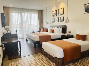 Deluxe Triple Room | Premium bedding, pillowtop beds, minibar, in-room safe - Roxana River Villa (Da Nang)
