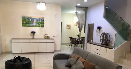 3Bedroom 3Bathroom Cluster House@Jusco Bukit Indah