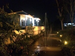 Front of property - evening/night - Banphu Resort (Klaeng)