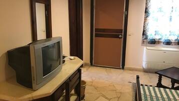 Iron/ironing board, free WiFi