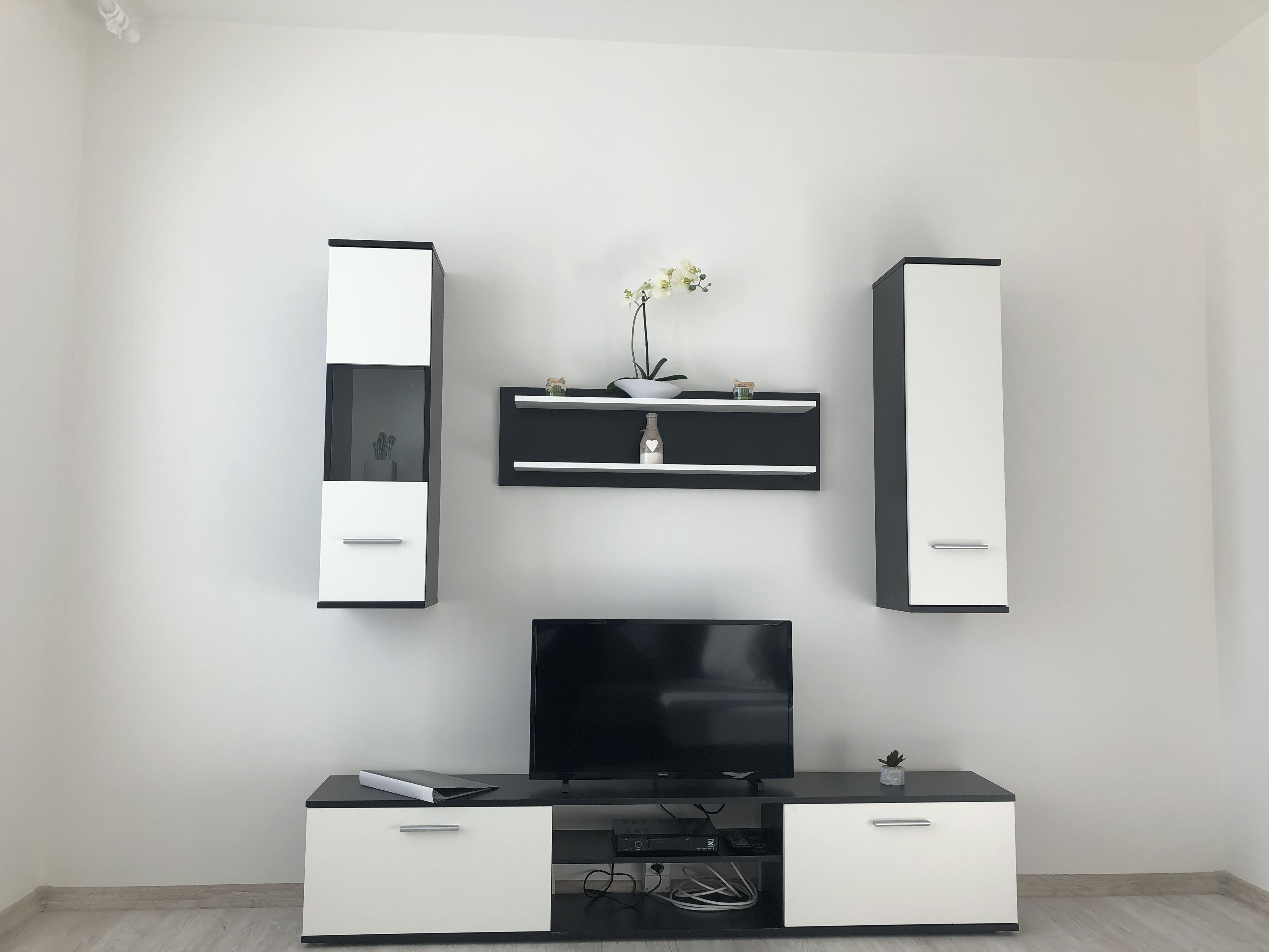 Premium Apartment, Multiple Beds, Mountain View | Living area | TV