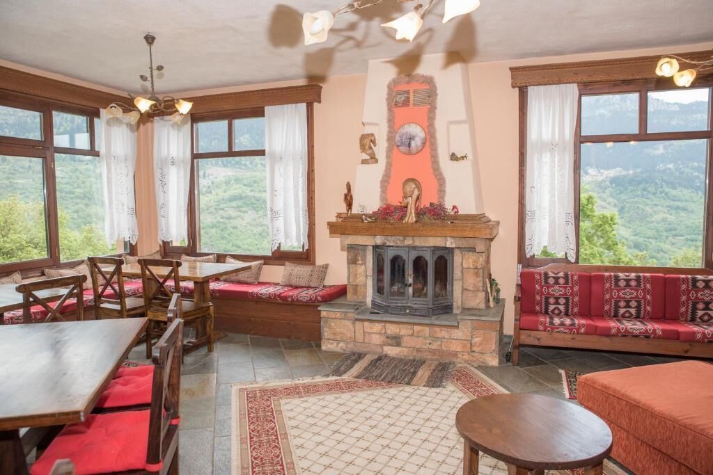 Flat-screen TV, fireplace
