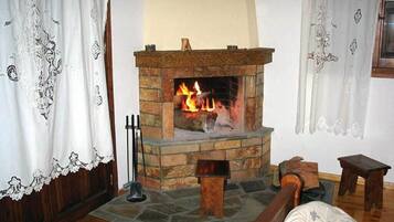 Flat-screen TV, fireplace