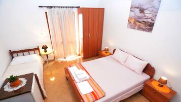 Comfort Room, Sea View | Desk, iron/ironing board, free WiFi, bed sheets