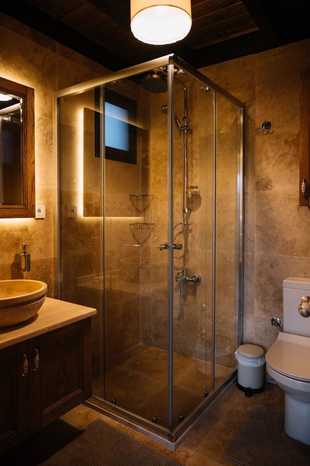 Deluxe Suite, Garden View | Bathroom | Shower, rainfall showerhead, free toiletries, hair dryer