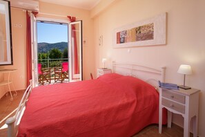 Deluxe Cottage | Desk, blackout drapes, soundproofing, iron/ironing board - Traditional Kefalonian Home Regina (Kefalonia)