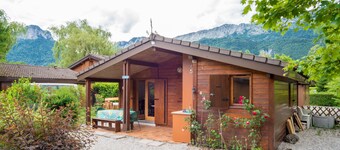 Tranquil cabin in Idyllic lakeside setting