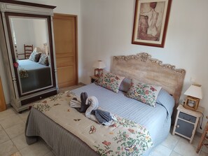 2 chambres, fer et planche à repasser, lit parapluie, Wi-Fi gratuit