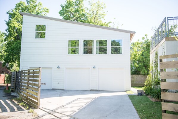 Exterior - Newly Built Inner Loop Townhome! (Houston)