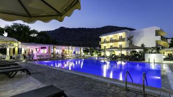 Seasonal outdoor pool, open 7:00 AM to 7:00 PM, pool umbrellas