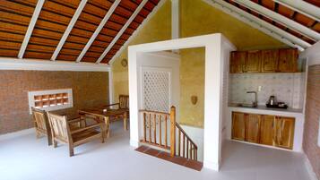 32-inch Smart TV with premium TV channels, TV