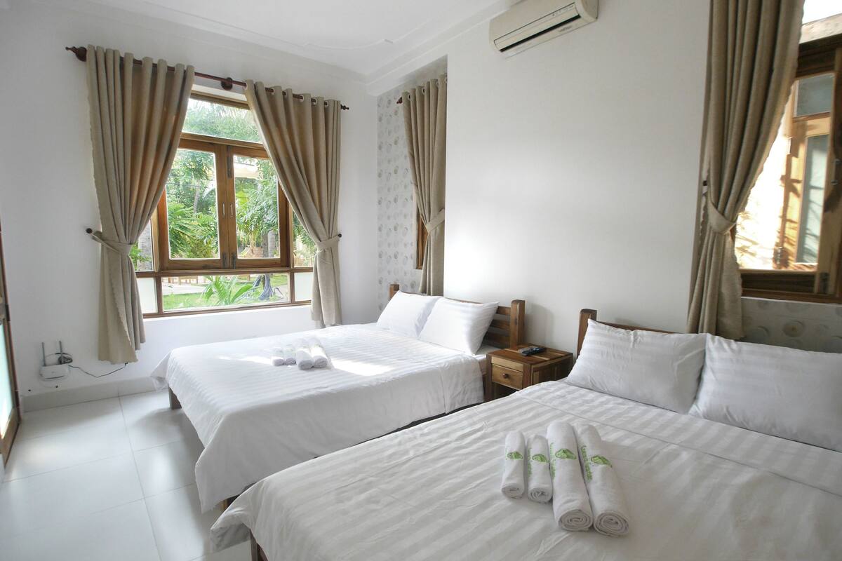 Grand Bungalow, 2 Queen Beds, Garden View