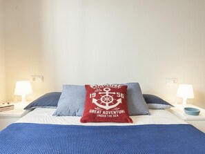 2 bedrooms, iron/ironing board, internet, bed sheets