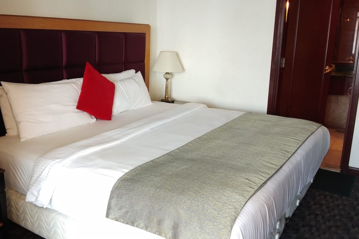 Deluxe-Apartment, Mehrere Betten | Hochwertige Bettwaren, Zimmersafe, Schreibtisch, Verdunkelungsvorhänge