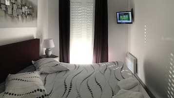 1 slaapkamer, een bureau, een strijkplank/strijkijzer, gratis wifi