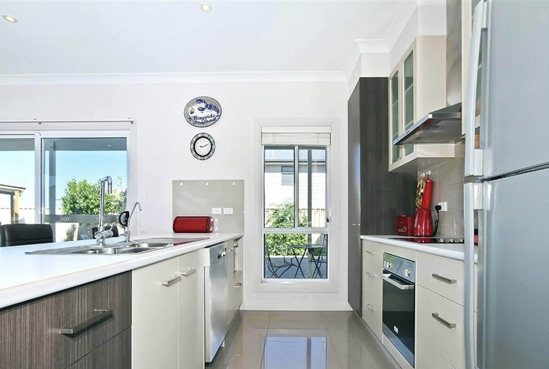 Sellicks Bay Beach House.Balcony sea and hills views. Relaxing breakout spaces.