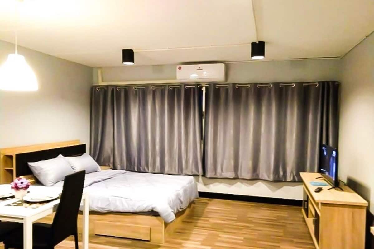 Superior Quadruple Room | Desk, laptop workspace, free WiFi, bed sheets