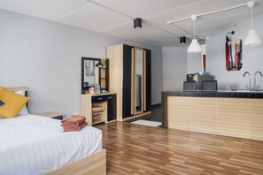 Superior tweepersoonskamer | Een bureau, een laptopwerkplek, gratis wifi, beddengoed