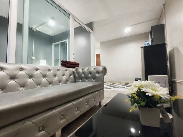 Double Room | Desk, laptop workspace, free WiFi, bed sheets - Bangkok Impact Popular Comdominium (Pak Kret)