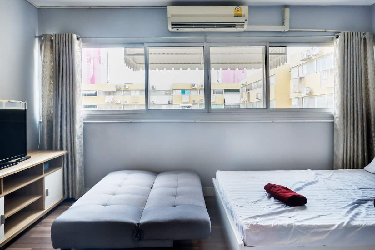 Deluxe Room, Multiple Beds, City View | Property grounds