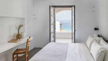 Azure Villa, 5 Bedrooms, Private Pool, Sea View | Individually decorated, individually furnished, desk, soundproofing