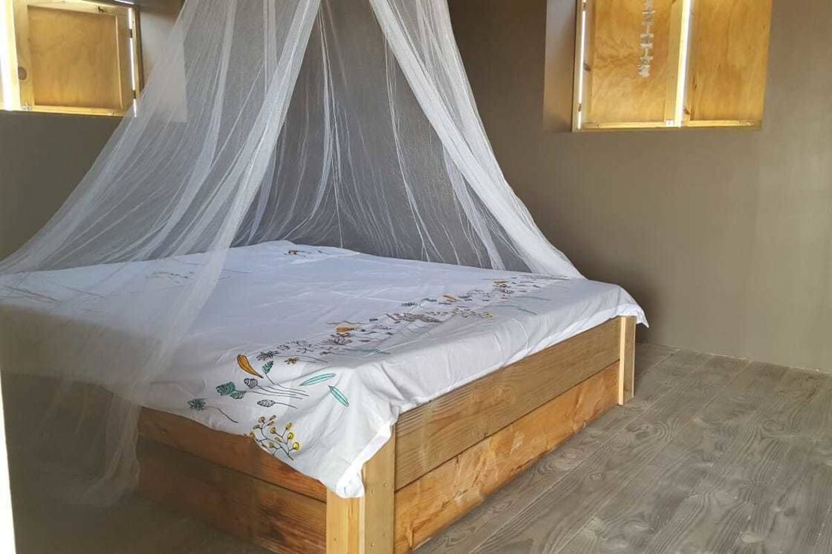 Hypo-allergenic bedding, in-room safe, bed sheets