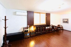 Family Ondol Room | Desk, laptop workspace, free WiFi, bed sheets - Jeonju Hansung Tourist Hotel (Jeonju)