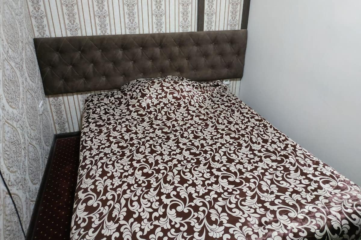 Basic Single Room, 1 Twin Bed | Living area