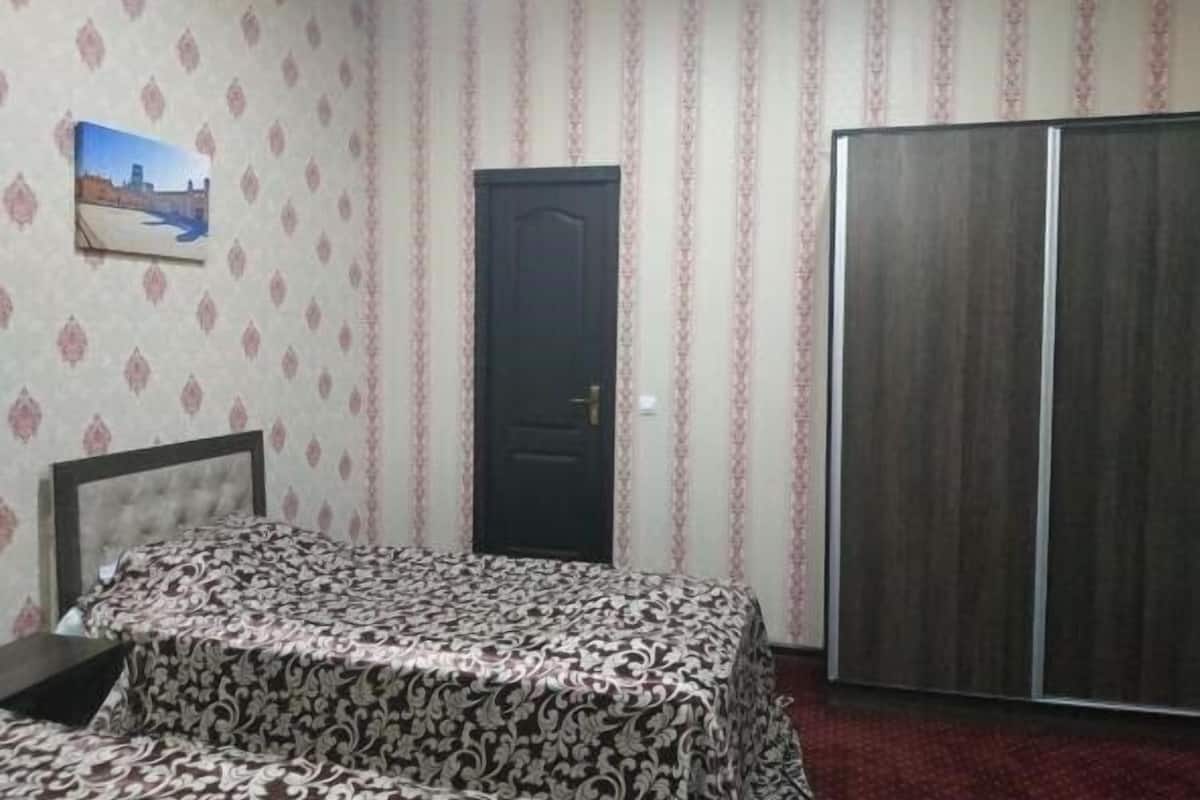 Basic Twin Room, 1 Bedroom | Living area