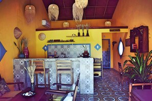 Design-talo, 1 makuuhuone, keittiö, rannan lähellä | Olohuone