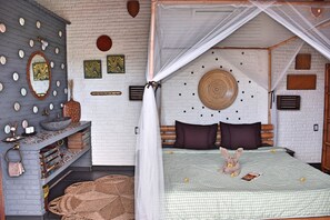Design-Studio (The Happy Bird's Loft #1)