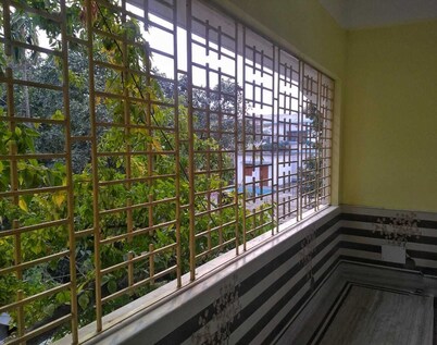 Bashundhara- A beautiful, spacious room with a bath and balcony...