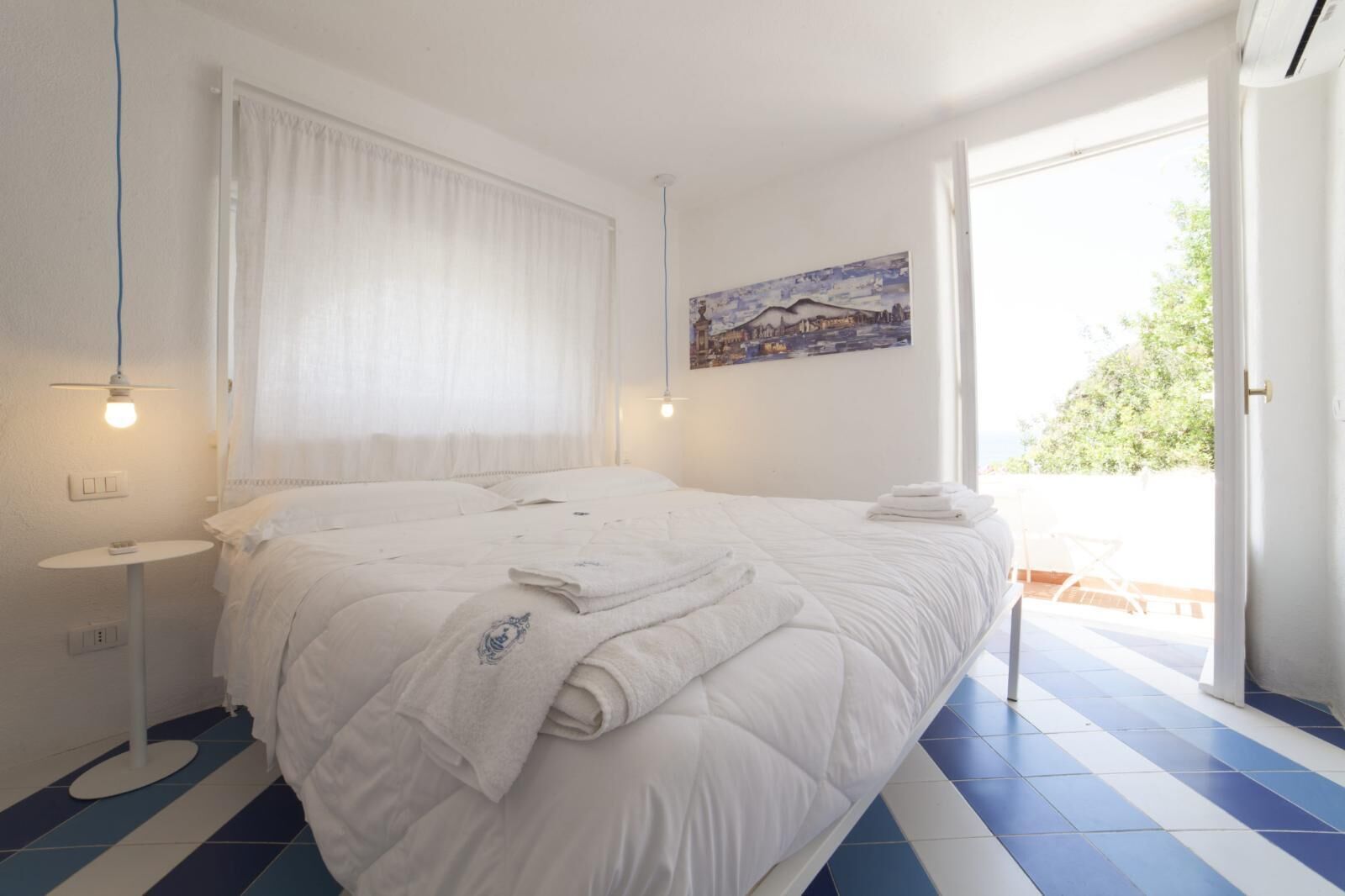 1 bedroom, bed sheets