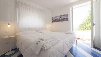 1 bedroom, bed sheets