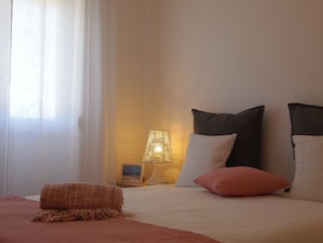 2 bedrooms, iron/ironing board, WiFi, bed sheets - Evaristo's Home, Carvoeira, Ericeira (Carvoeira)