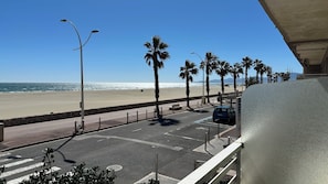 Beach nearby - Exceptional Sea View – Sunrise Guaranteed! (Canet-en-Roussillon)