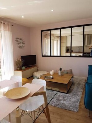 Dining - Cap Larros - T2 Elegant with 2 Balconies (Gujan-Mestras)