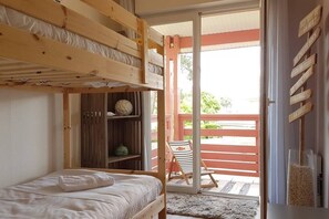 2 chambres, fer et planche à repasser, lit parapluie, Wi-Fi