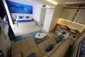 Estúdio superluxo, vista para o mar | Cozinha privada | Geladeira, cooktop, chaleira elétrica