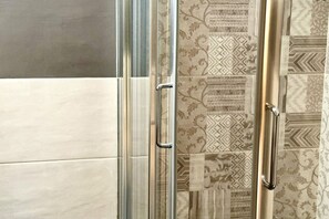Shower, bidet, towels - N192 - Numana, new villa with porch (Numana)