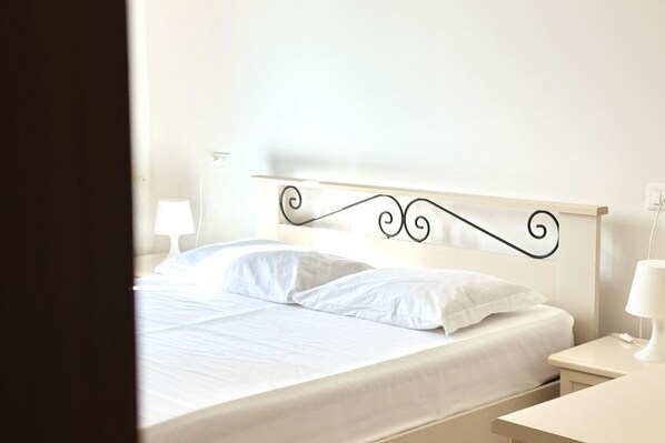 3 bedrooms, bed sheets - N192 - Numana, new villa with porch (Numana)