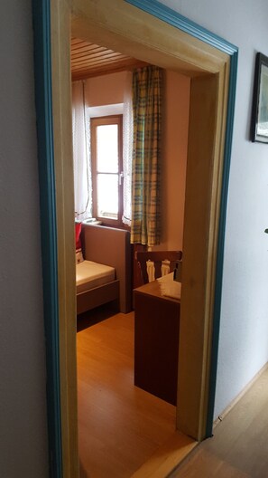 Habitació doble econòmica, 1 llit doble, bany privat | Llits addicionals 