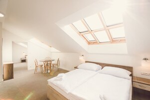 Hipoallergén ágynemű, Select Comfort-matrac, minibár és széf a szobában