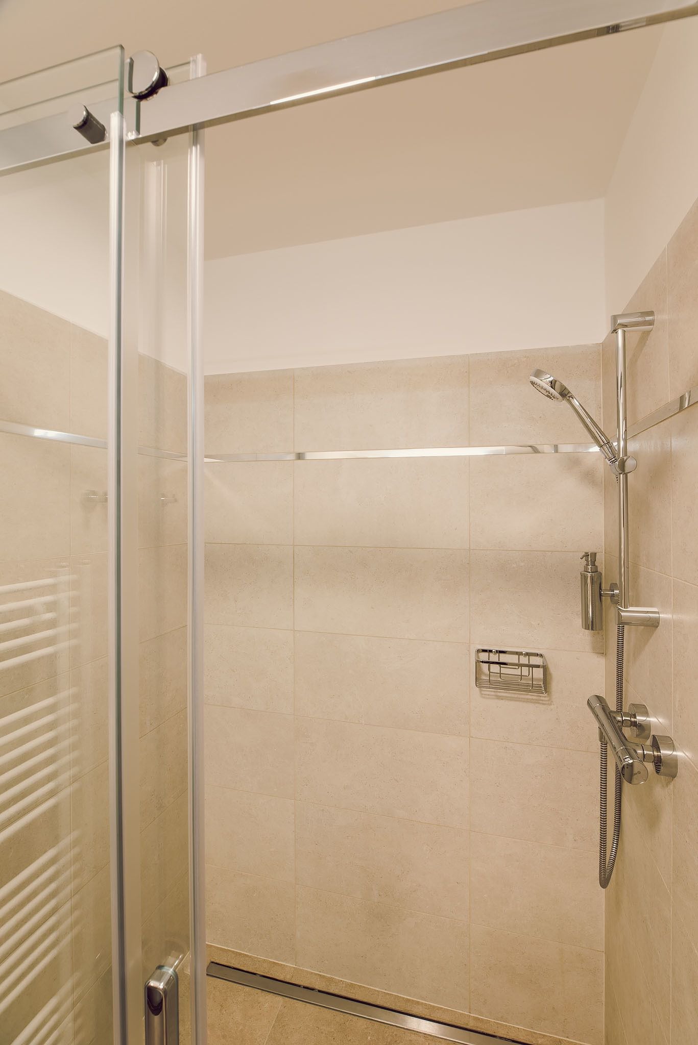 Chambre Double Deluxe | Douche de la salle de bain