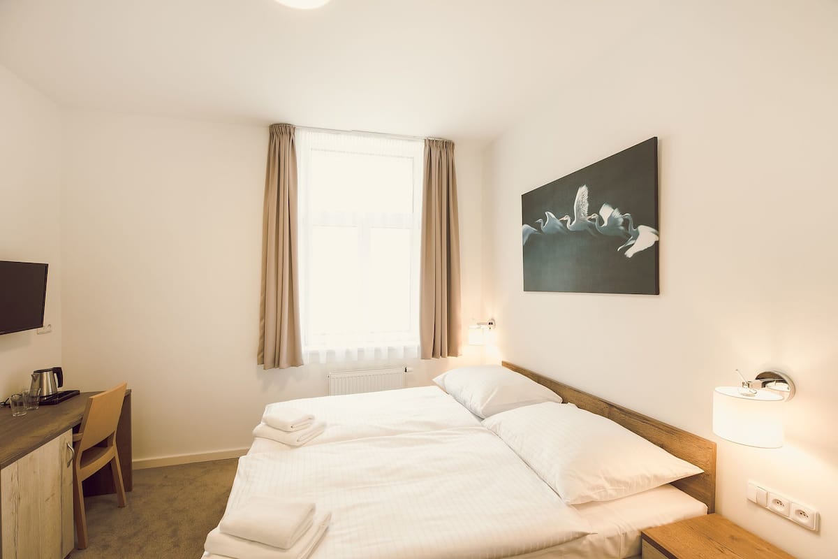 Hypo-allergenic bedding, Select Comfort beds, minibar, in-room safe