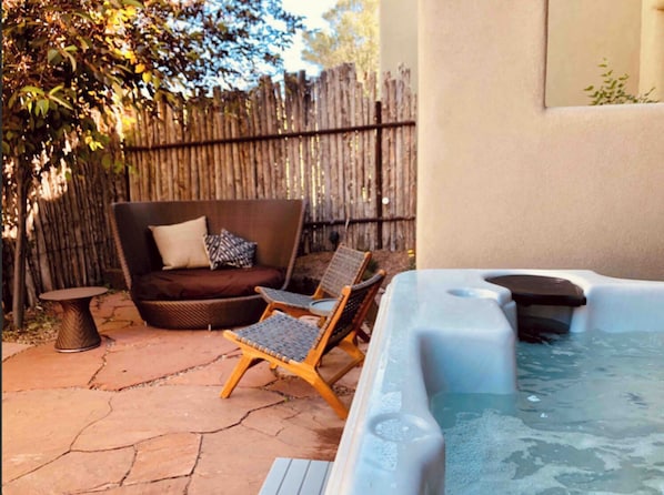 Terrace/patio - Designer 4BD/3BA +Spa in Historic Downtown (Santa Fe)