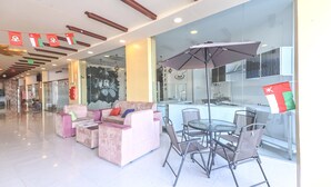 Reception - Super OYO 111 Al Thabit Hotel (Sur)