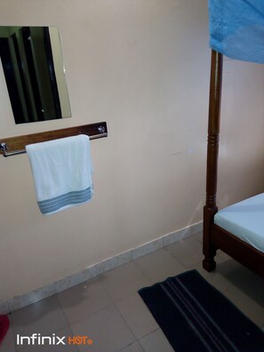 Economy-Einzelzimmer | 1 Schlafzimmer, hochwertige Bettwaren, Bügeleisen/Bügelbrett